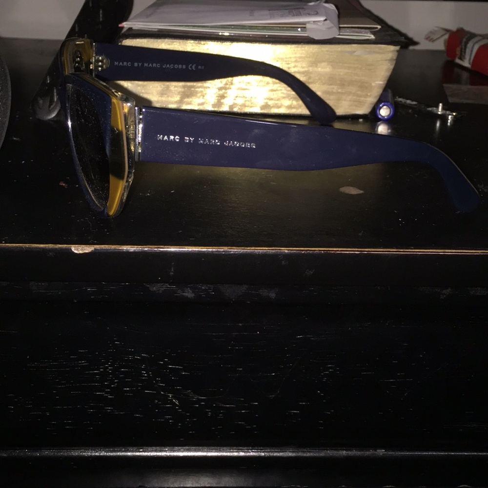 Marc Jacobs shades - Picture 2 of 6